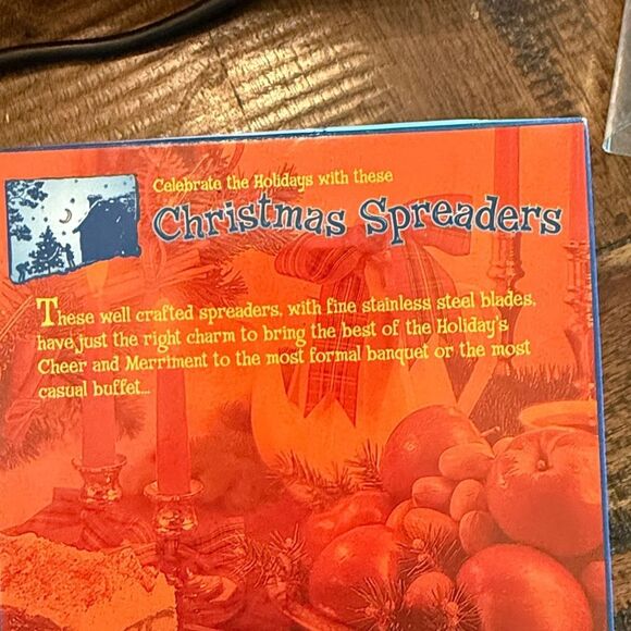 Christmas Spreader Set with Festive Designs - Picture 3 of 4